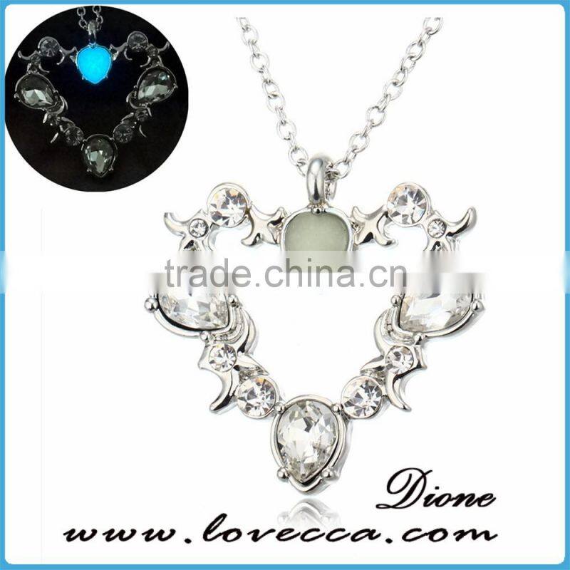 Fashionable luminous necklace glow In dark hollow heart Pendant necklace