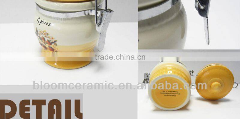 Unique rubber sealed bulk spice jar