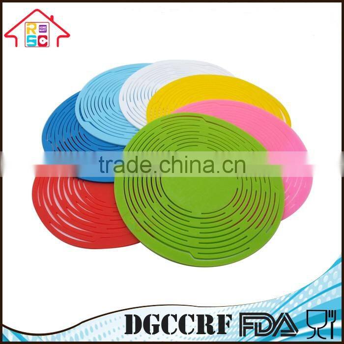 NBRSC Portable Silicone Flexible Win Beer Bottle Can Holder Mesh Bag Desk Mat Placemat