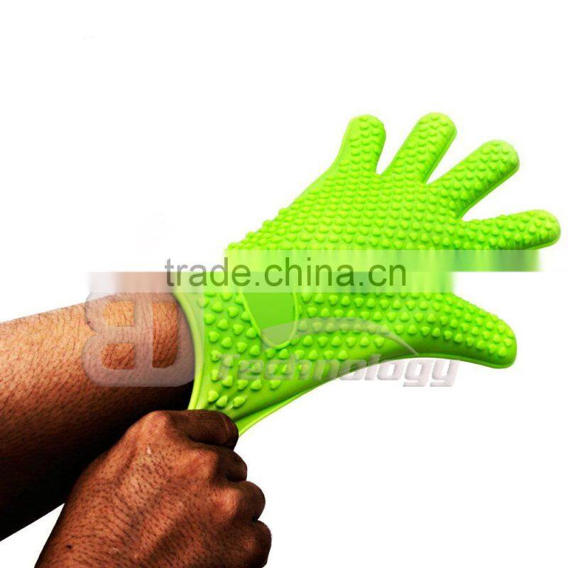 Cute heart shape silicone pot holder,red heat resistant silicone kitchen gloves