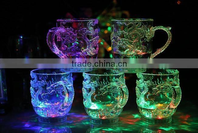Bar supplies manufacturers wholesale Colorful LED Cup fluorescence induction into the shiny cup