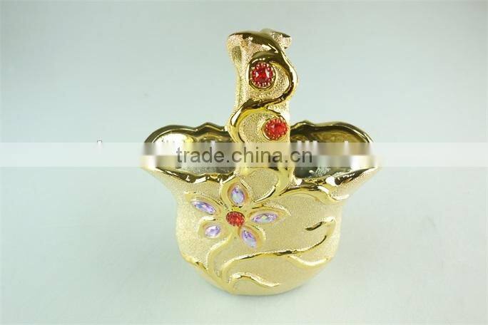 electroplated gold ceramic flower basket with pearl decoration, hanging ceramic flower pot wholesale