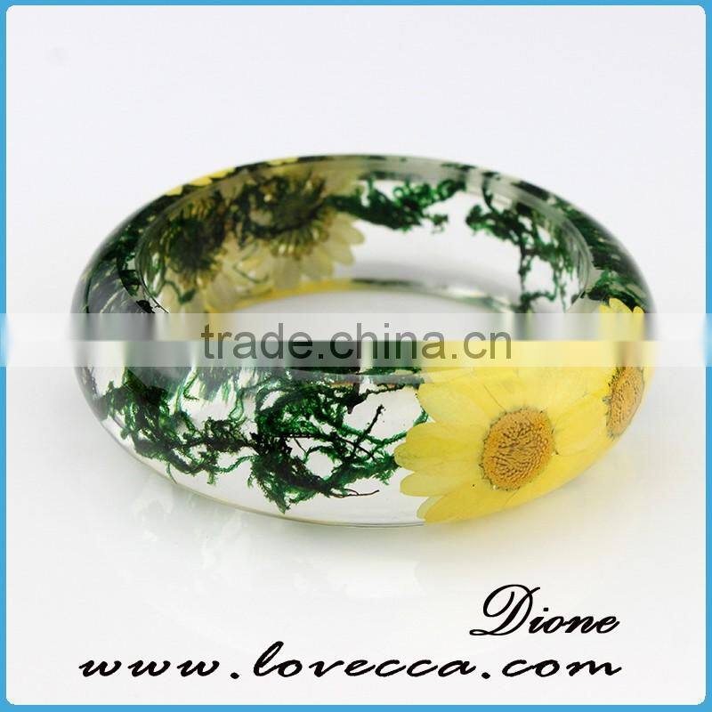 Ladies fancy bangle bracelet in Eco-resin , Pressed Botanical Flower Clear Resin Bangle