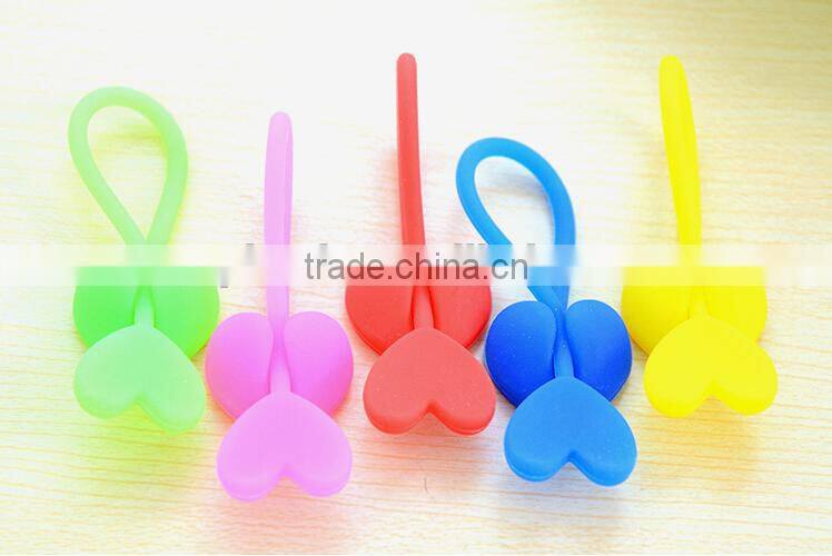 New design heart shape cute custom plastic circle cable clips
