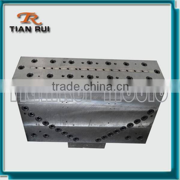 PE/PVC wide profile extrusion mold