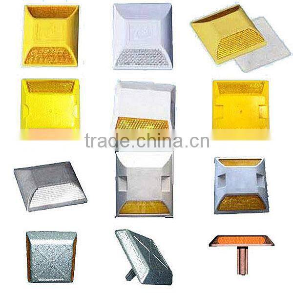 Low price road traffic stud with plastic and metal