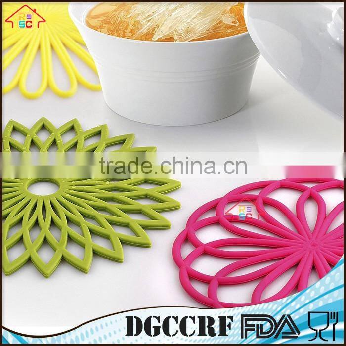 Premium Quality cheap Insulated Flexible Durable Non Slip Coasters Multi-Use Flower shaped Trivet Silicone Mat Hot Pads