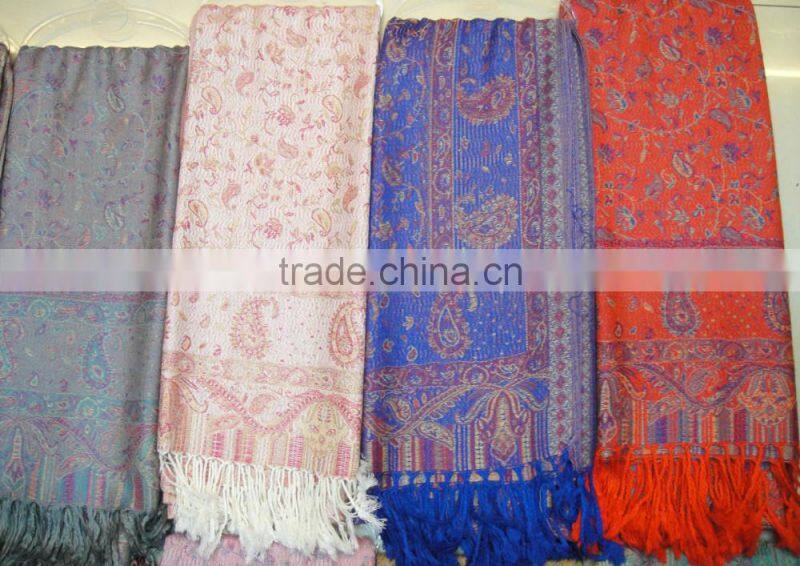 2017 The hot latest factory wholesale 100%rayon jacquard paisley floral shawl