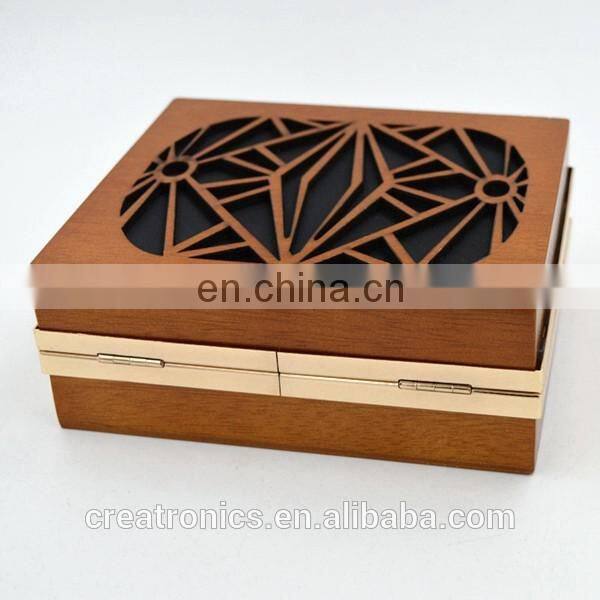 CR Factory OEM acceptable engraving patterns hollowed-out design metal frame long chain rectangled shaped wooden box clutch bag