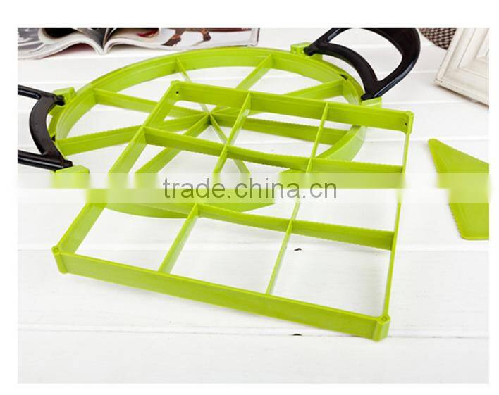 Fully furnished plastic pizza cutter