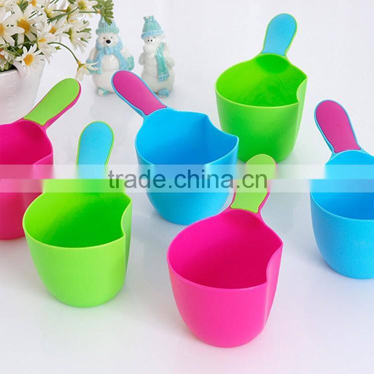 Baby shampoo cup children products bath toy scoop