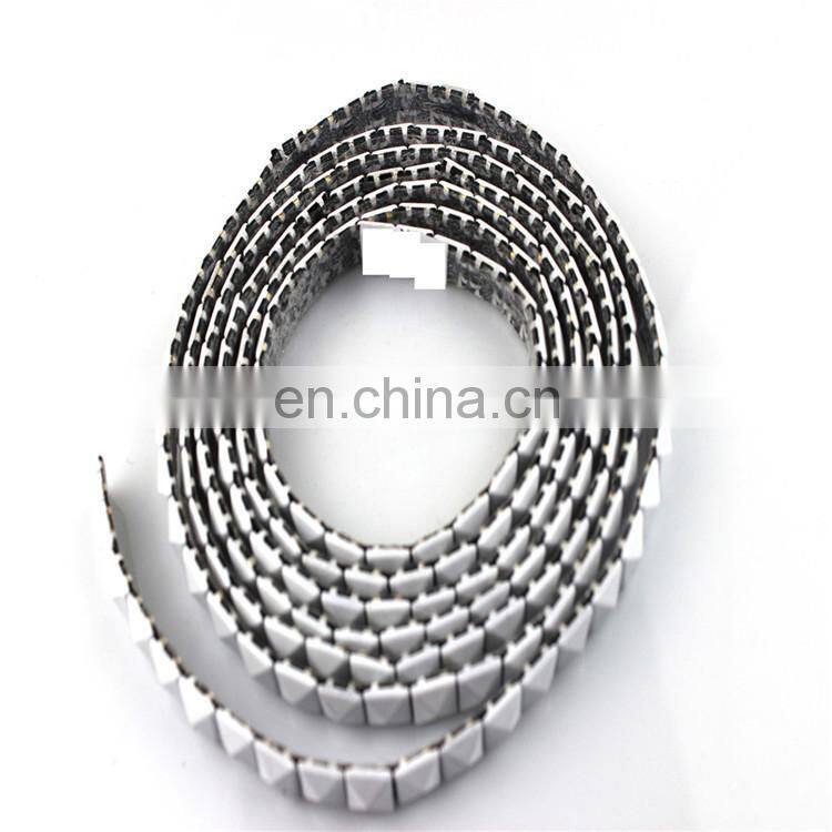 2015 Hot Fashion nailhead pyramid studs