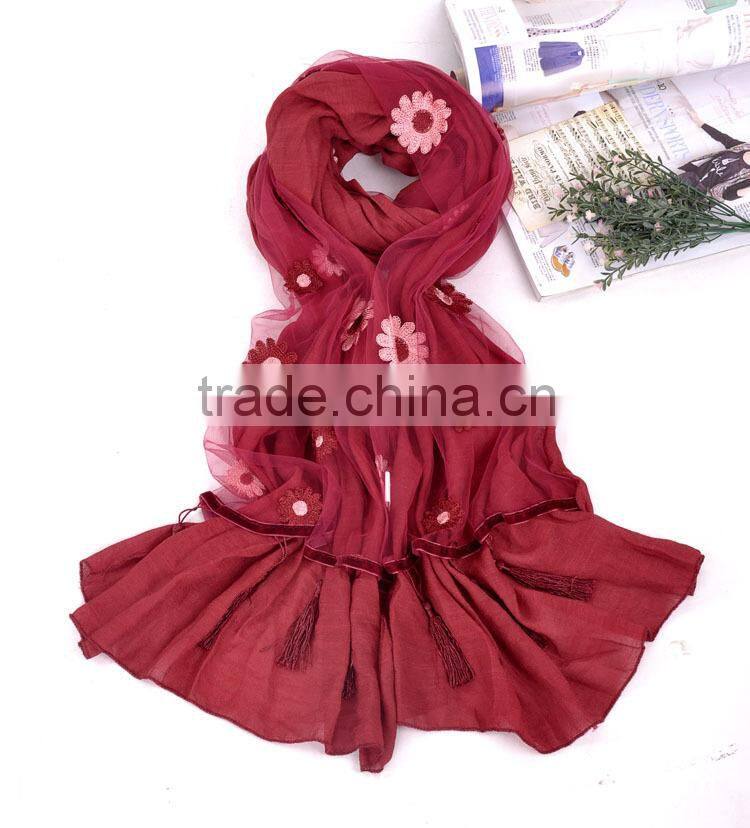 New product fashion daisy embroidered scarf with Chinese knot tassel WJ-670