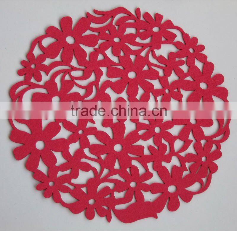 HUARI red felt placemats