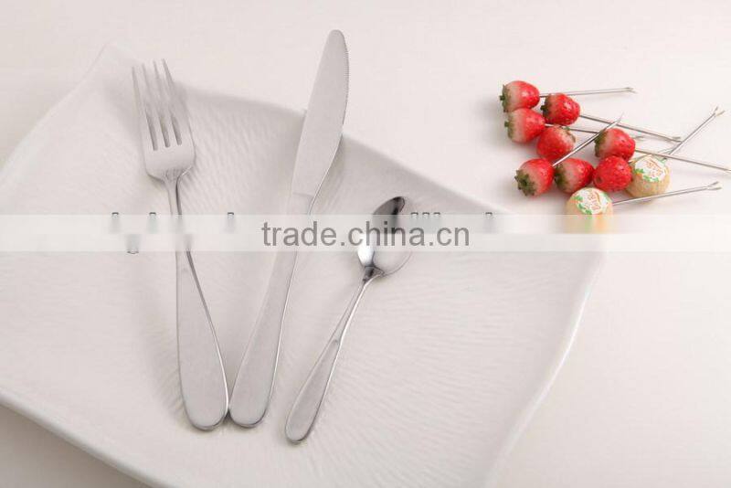 plastic disposable plates spoons