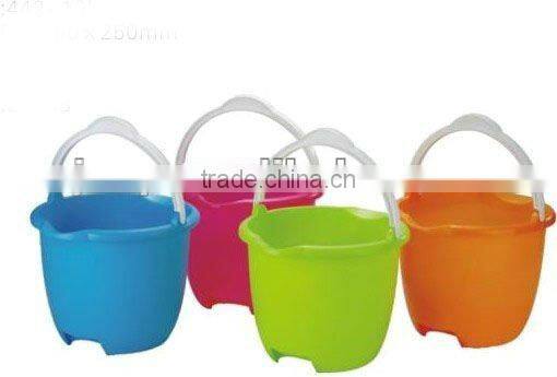 plastic water bucket with lid