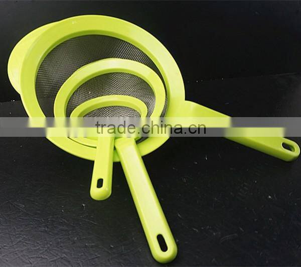 43022 Set of 3 Fine Mesh Stainless Steel Strainers with pp handle