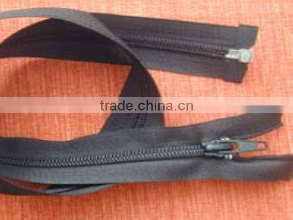 Inexpensive nylon zipper