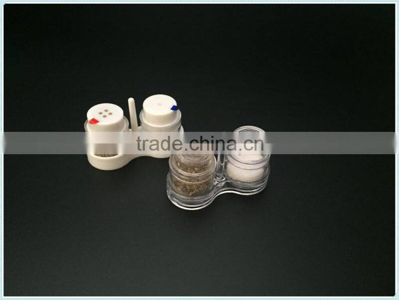 Disposable salt and pepper shaker/salt and pepper shaker
