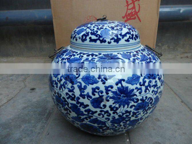 Chinese antique blue and white ceramic vase