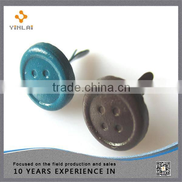 Metal buttons shaped brads