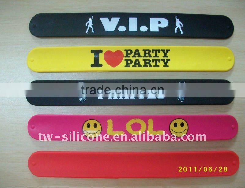 Bright color silicone reflective slap bracelets
