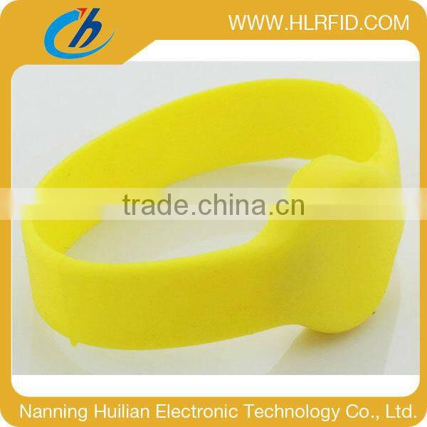 Amusement Park Playground RFID LF/HF/UHF Silicone adjustable wristband/bracelet/watches with low price