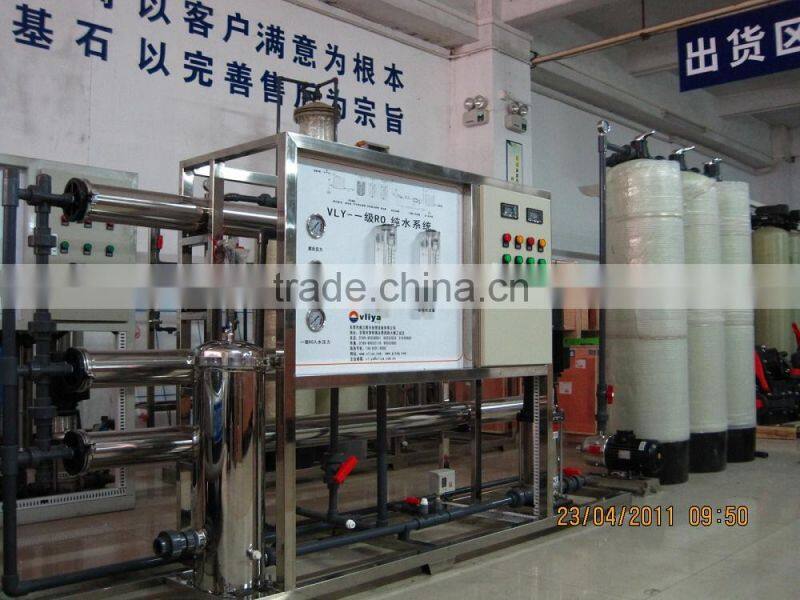 Mixed bed system ion exchange column for ultrapure water