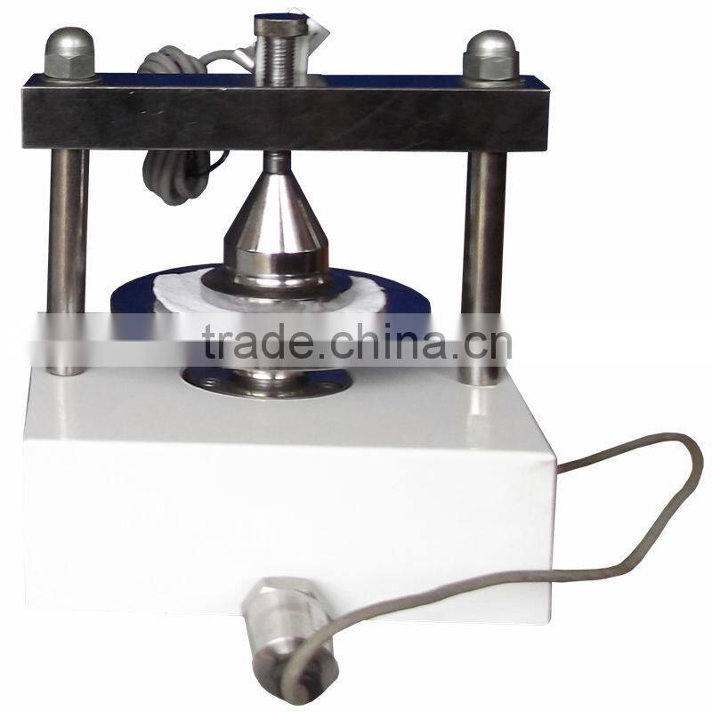 D018 with a core with a plastic drain flexion buckling strength tester