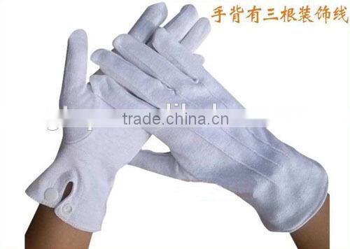 white cotton hand gloves