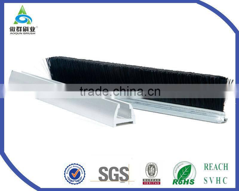 High Tenacity Anti-pinch Aluminum Pedestal Strip Brush in Escalator