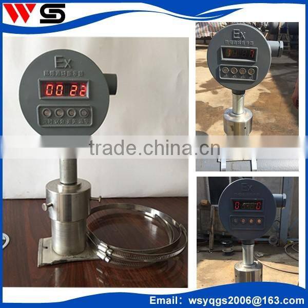 Removable non intrusive magnetic pig visual indicator flag detector