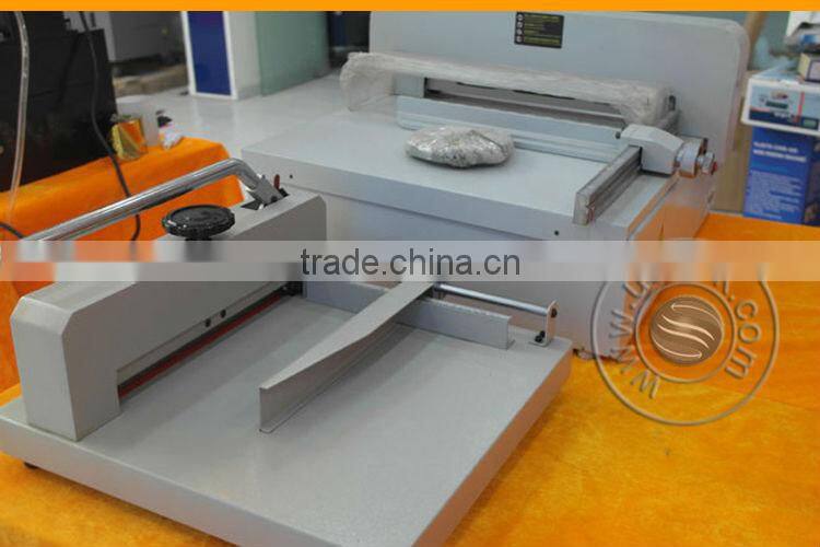 Cheap manual cutter for cutting paper