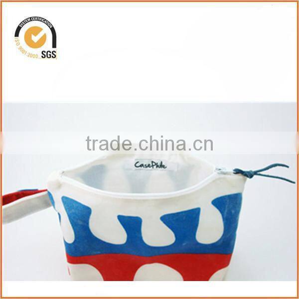 Vintage Cottage Flower Print / Makeup Bag / Cosmetic / Zipper Pouch By Chiqun Dongguan CQ-H02017