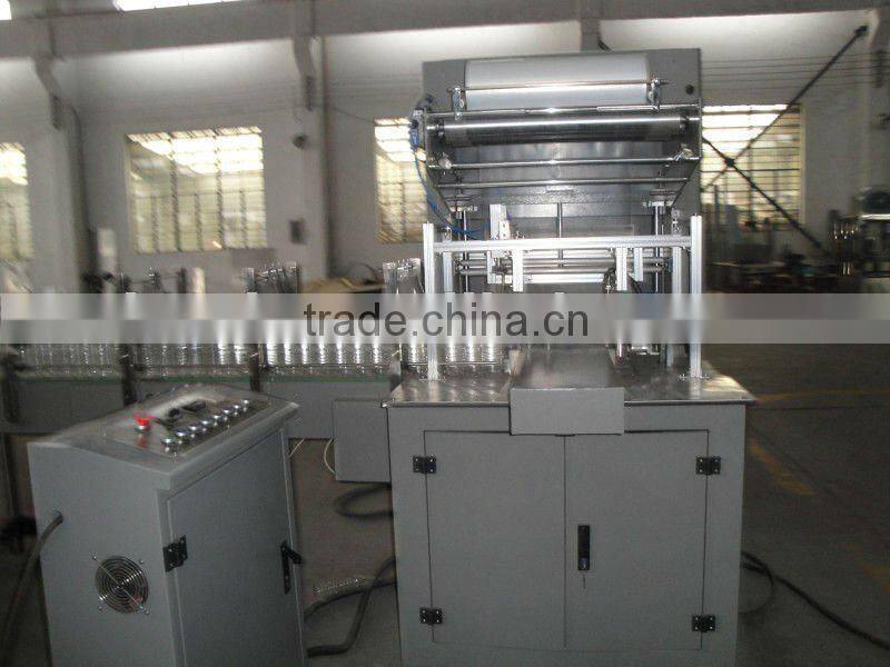 Automatic shrink packaging machine