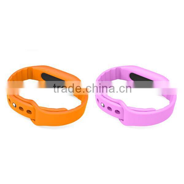 2016 Popular Portable Time Display Bluetooth Pedometer Wristband