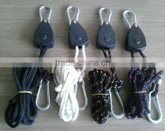 Adjustable light hanger built-in Zinc alloy pulley