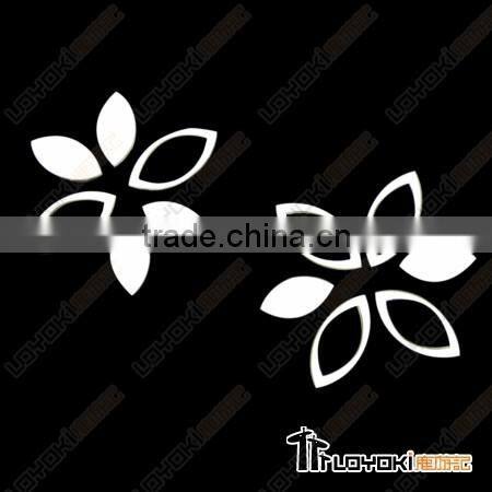 Leaf-shaped wall sticker