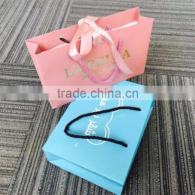 Custom white cardboard packaging bags for garments