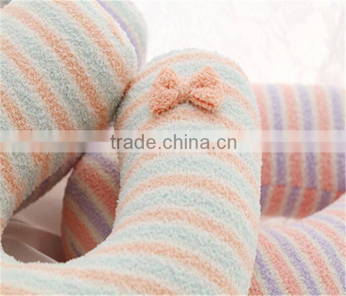 Soft 100% polyester cheap portable striped decor winter nap travel pillow