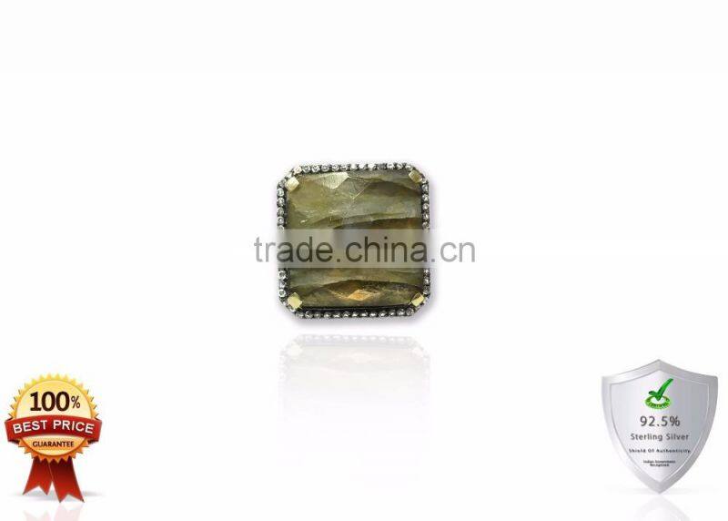 Large Gemstone Ring With Yellow Labrodorite in 925 Sterling Silver