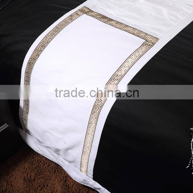 Black and white 100% cotton luxury embroidered hotel bedding set professional commercial bed linen