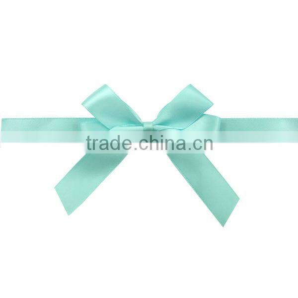 Adhesive satin ribbon bow for gift
