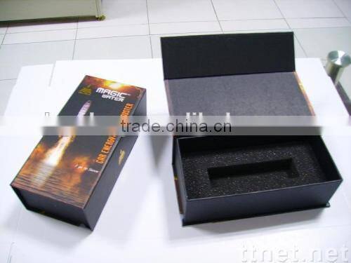Custom made paper gift box with magnets