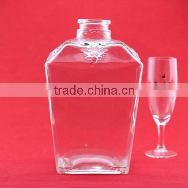 Hot sale apple shape beverage bottles glass hennessyneddf bottles bulleitdfg bottle 500ml