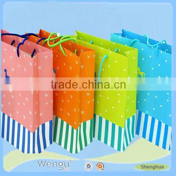 2017 newly paper gift bag with love,paper handle with bowknot shopping bag