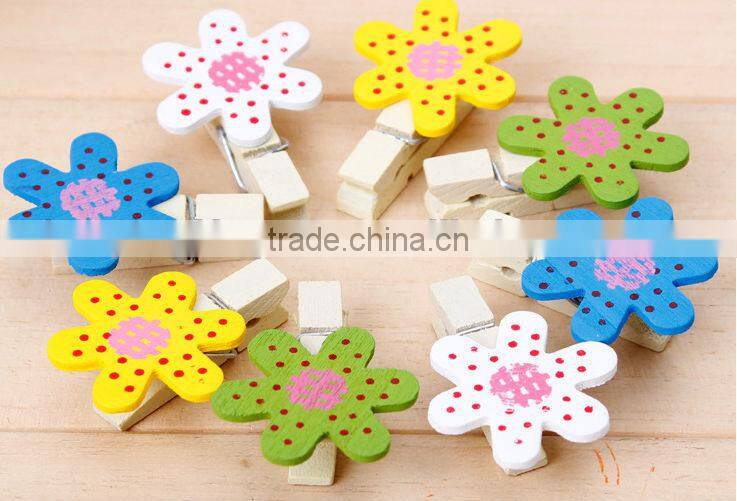 2017 hot sale 100% natural eco friendly handicraft beautiful flowers clothespins mini wooden clips