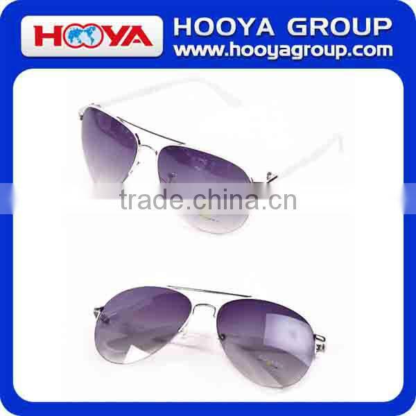 Round Flat Sunglasses with Black and Transparent Lenses