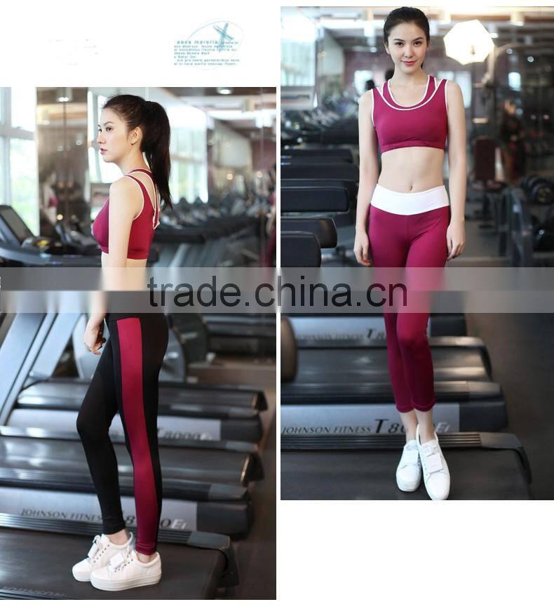 Charming 80 nylon 20 spandex yoga fitness active wear set with top breast inner liner
