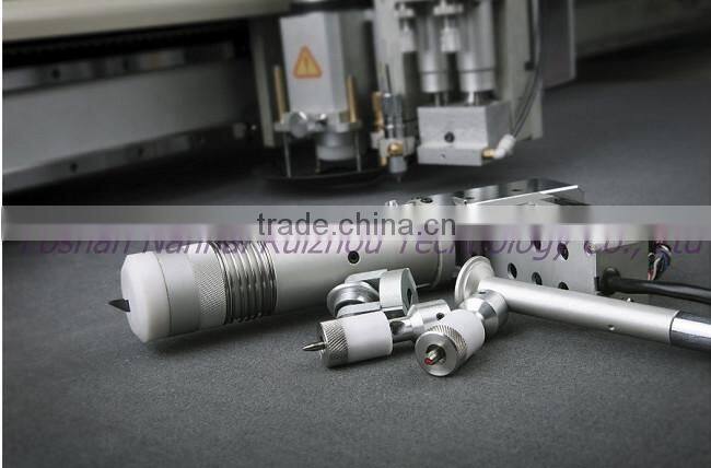 Leather cloth plastic glove cutting machine by oscillating knife